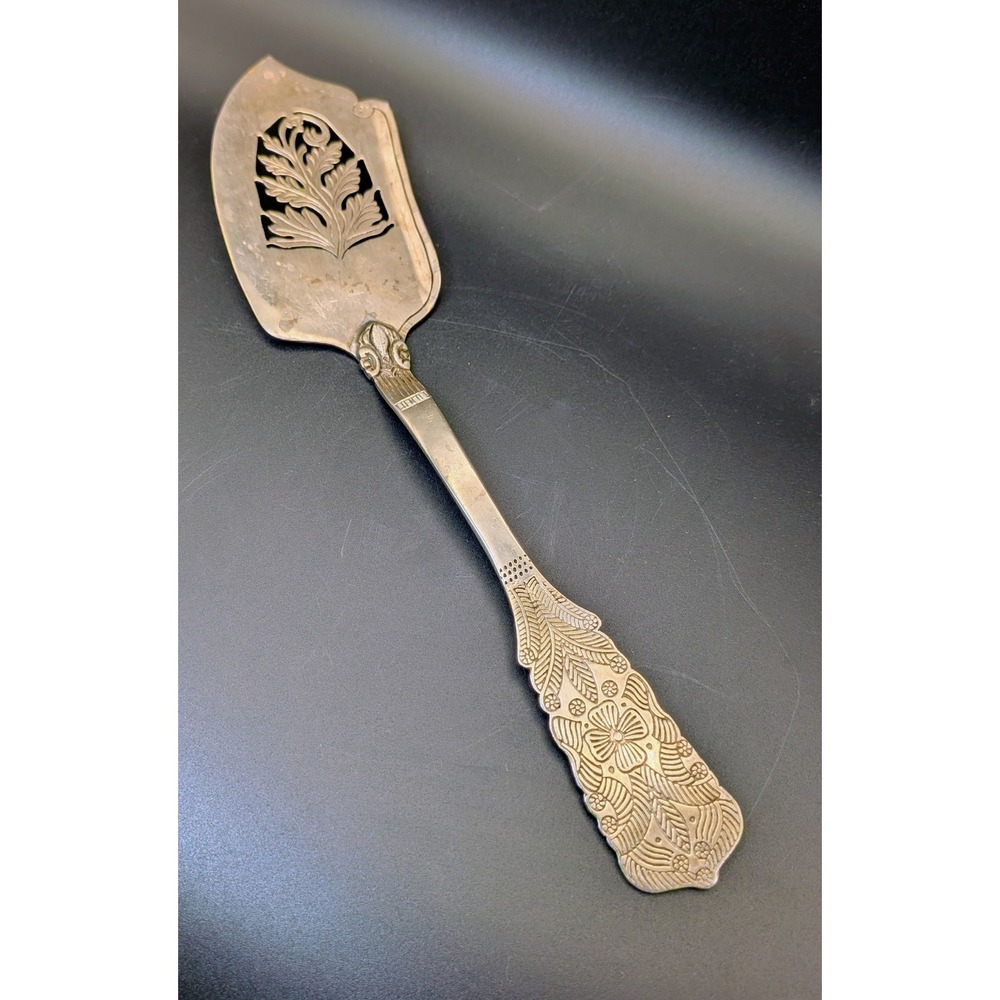 Antique Silver Pierced Ornate Leaf Design Fish Server Fish Slice